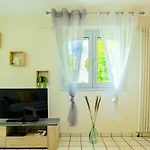 100 Geneve Joli T2 Avec Place De Parking Privee Apartman *